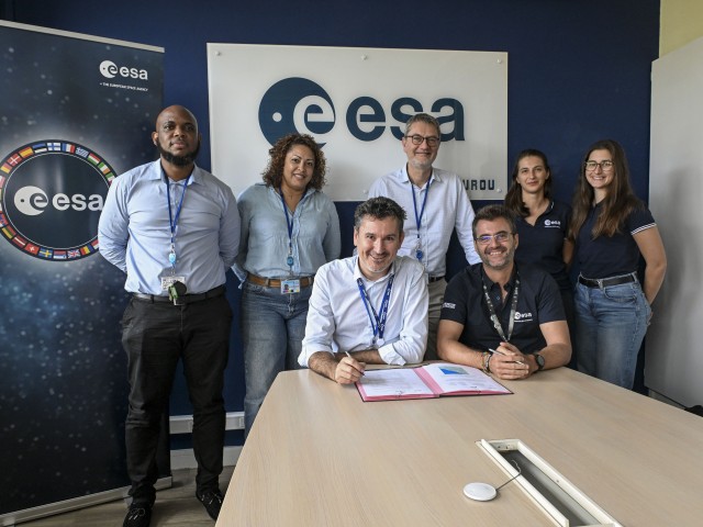 Signature of the ESA–EDF partnership agreementBack row, from left: EDF B2B Business Manager B2B Christophe Bocage, EDF-SEI Deputy Head of Energy Efficiency Vanessa Ho-Kon-Tiat, EDF Energy Efficiency Officer Joseph Ojalvo, Europe's Spaceport Infrastructure project engineer Sophie Griffart, Europe's Spaceport Infrastructure project engineer Julia Talamoni. Front row, from left: EDF-SEI Head of Transition and Energy Efficiency Roland Fayn, Europe's Spaceport Infrastructure Program Manager Teddy Peponnet.